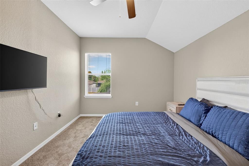 待售: $385,000 (5 贝兹, 3 浴室, 2345 平方英尺)