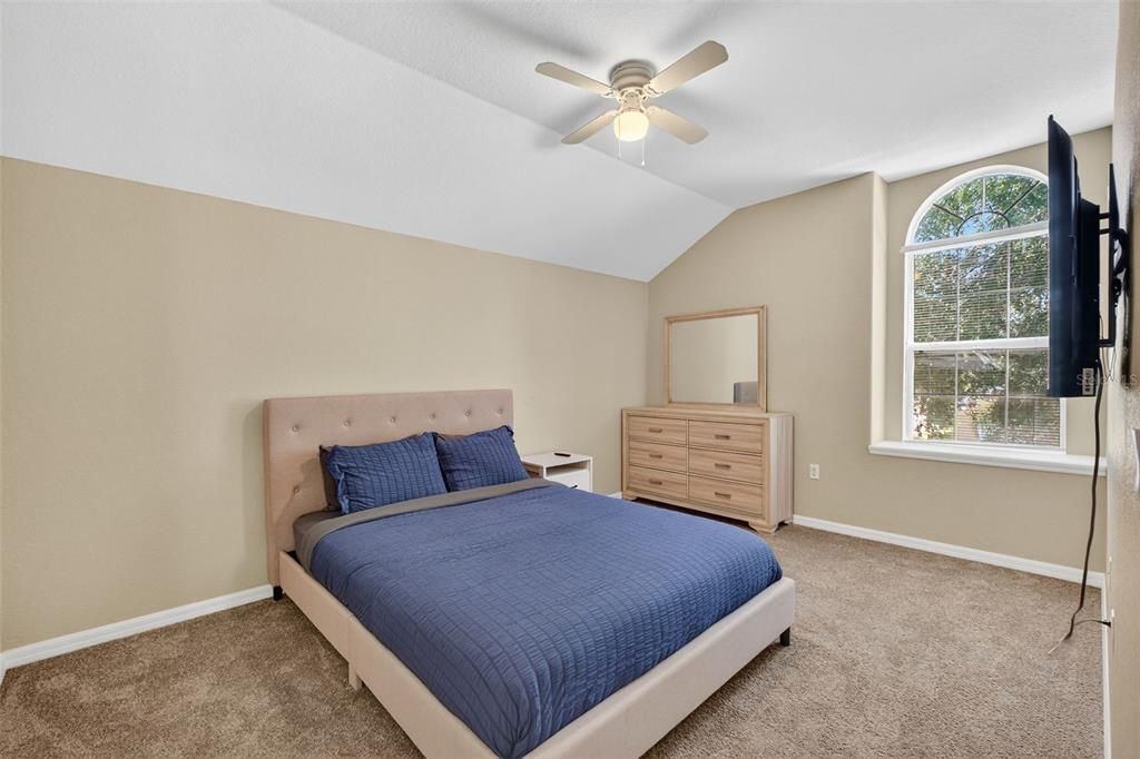 待售: $385,000 (5 贝兹, 3 浴室, 2345 平方英尺)