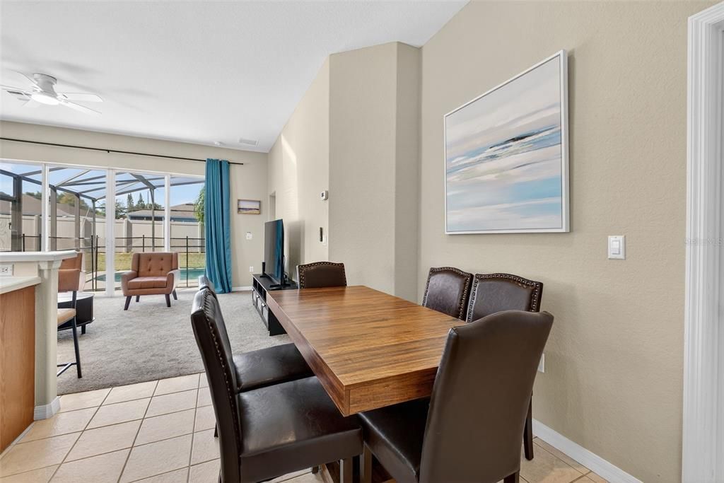 待售: $385,000 (5 贝兹, 3 浴室, 2345 平方英尺)