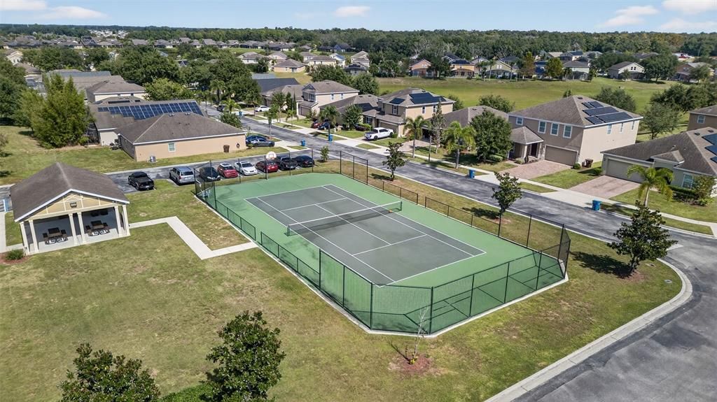 待售: $385,000 (5 贝兹, 3 浴室, 2345 平方英尺)