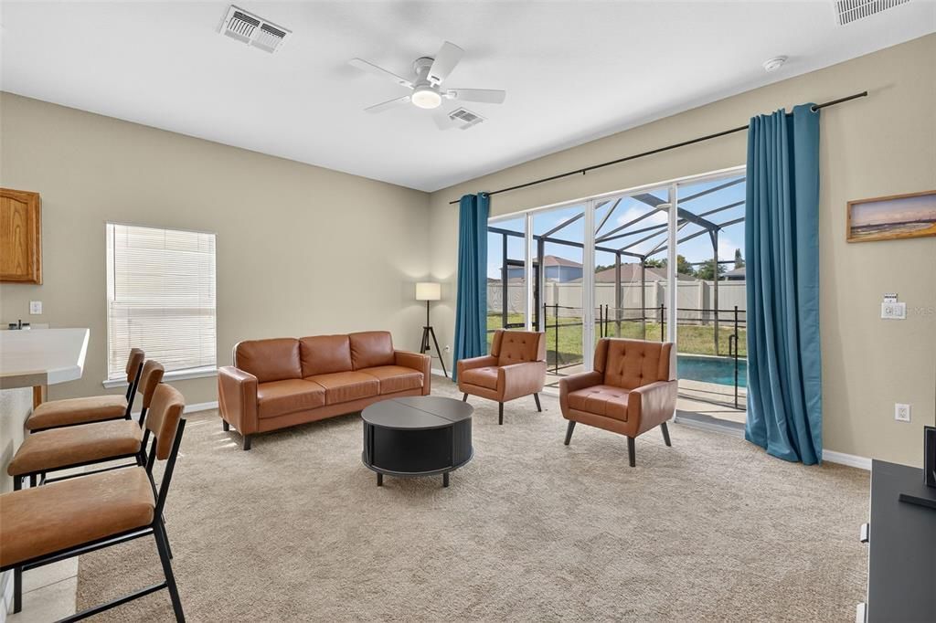 待售: $385,000 (5 贝兹, 3 浴室, 2345 平方英尺)