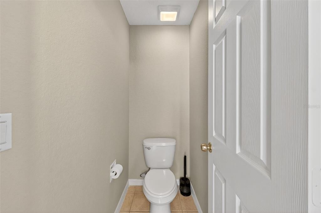 待售: $385,000 (5 贝兹, 3 浴室, 2345 平方英尺)