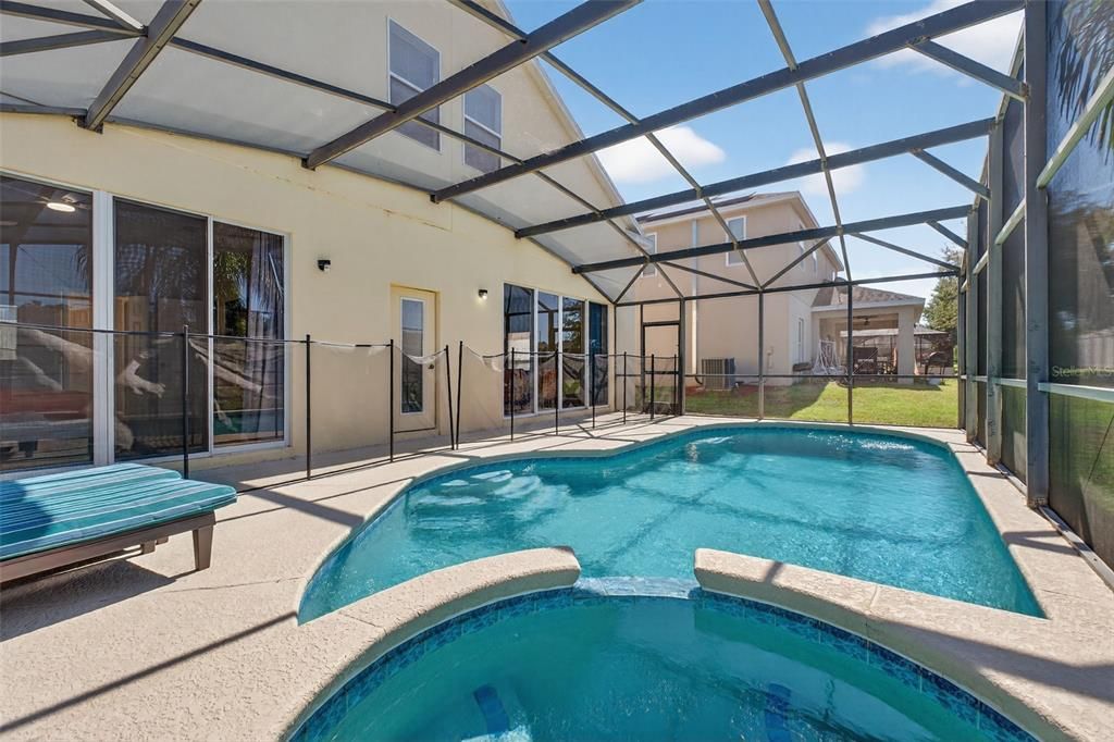 待售: $385,000 (5 贝兹, 3 浴室, 2345 平方英尺)