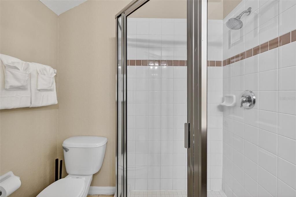 待售: $385,000 (5 贝兹, 3 浴室, 2345 平方英尺)