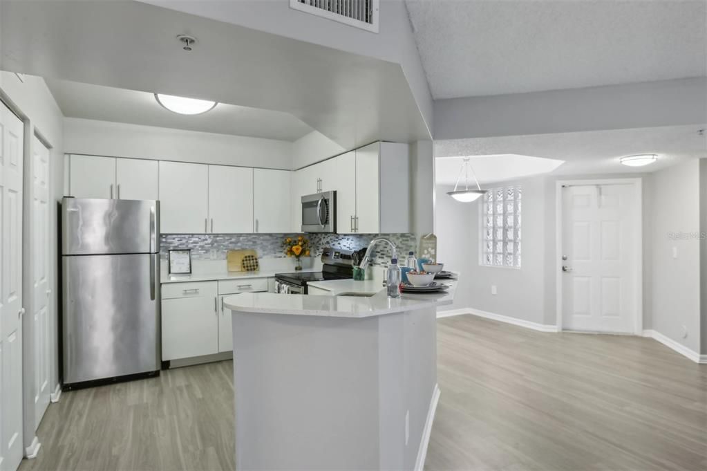 For Rent: $2,579 (2 beds, 2 baths, 1365 Square Feet)