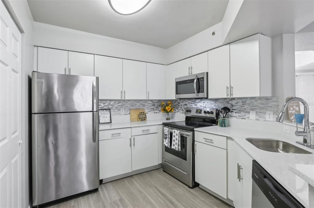 For Rent: $2,579 (2 beds, 2 baths, 1365 Square Feet)