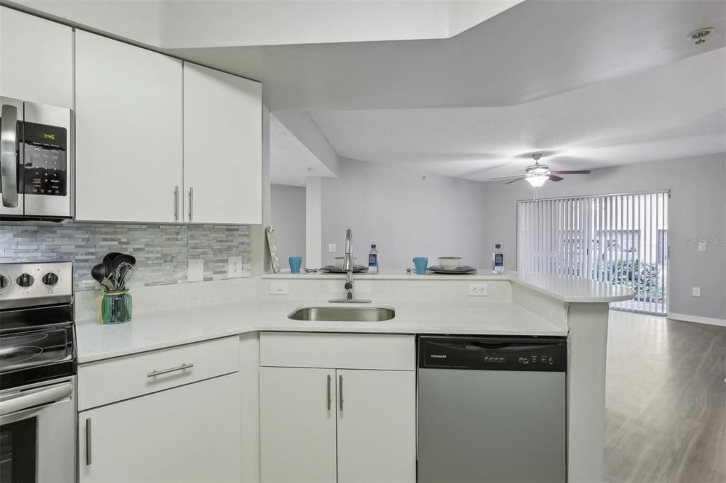 For Rent: $2,579 (2 beds, 2 baths, 1365 Square Feet)