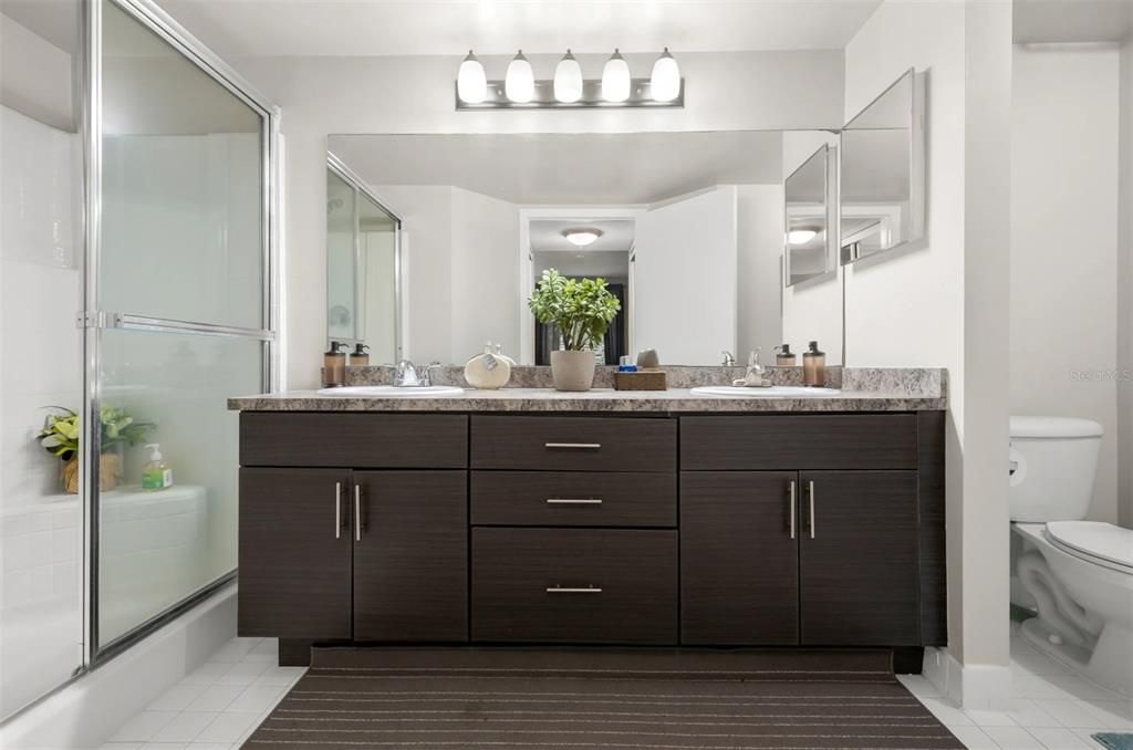 For Rent: $2,579 (2 beds, 2 baths, 1365 Square Feet)