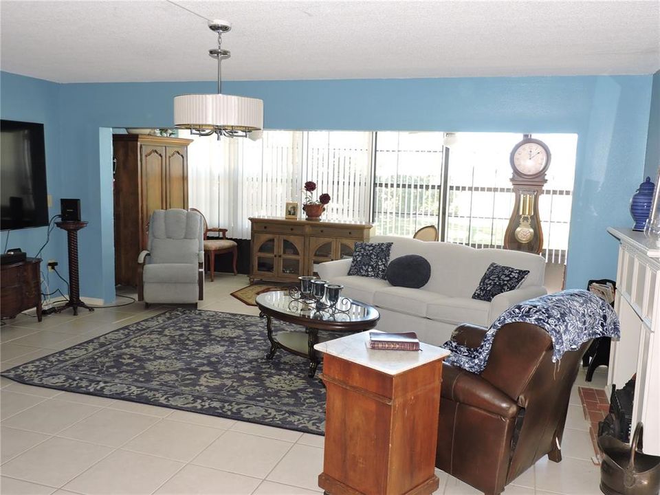 待售: $119,900 (2 贝兹, 2 浴室, 1260 平方英尺)