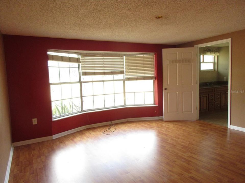 Под контрактом: $514,000 (3 спален, 2 ванн, 2016 Квадратных фут)