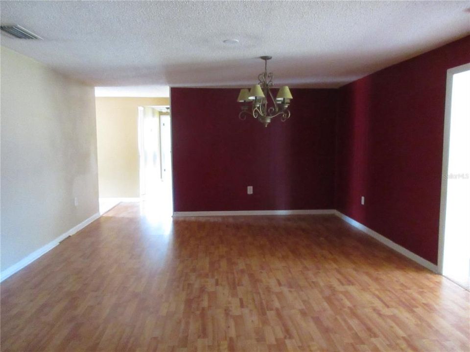 Под контрактом: $514,000 (3 спален, 2 ванн, 2016 Квадратных фут)