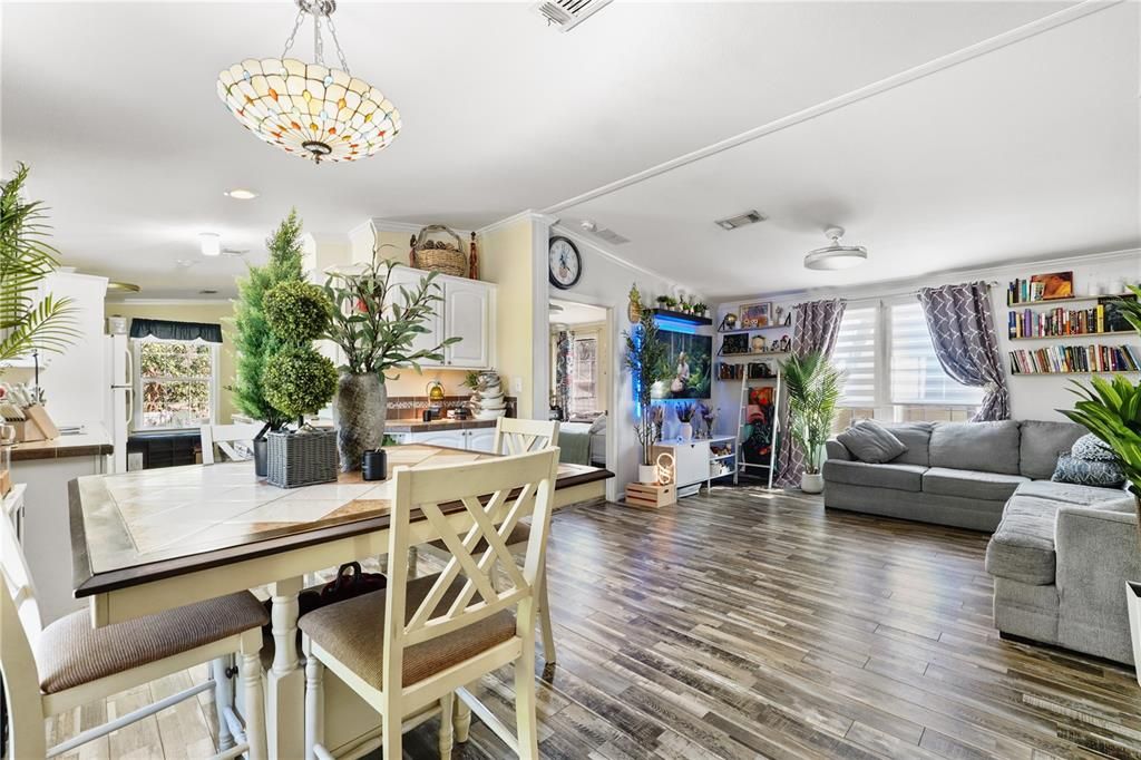 Active With Contract: $295,000 (3 beds, 2 baths, 1128 Square Feet)