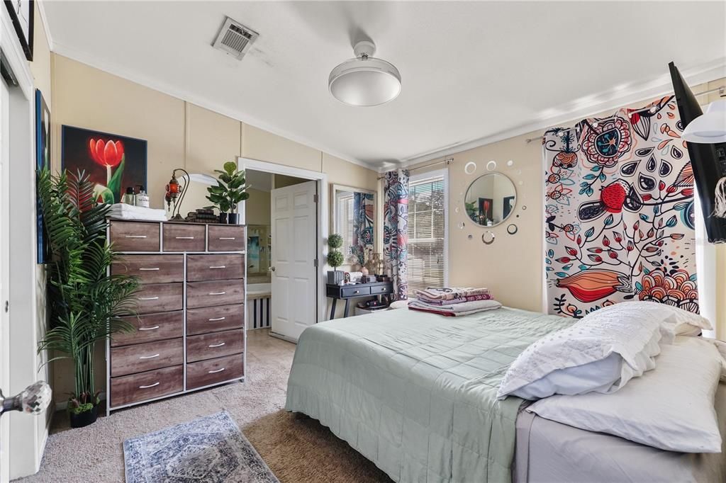 Active With Contract: $295,000 (3 beds, 2 baths, 1128 Square Feet)