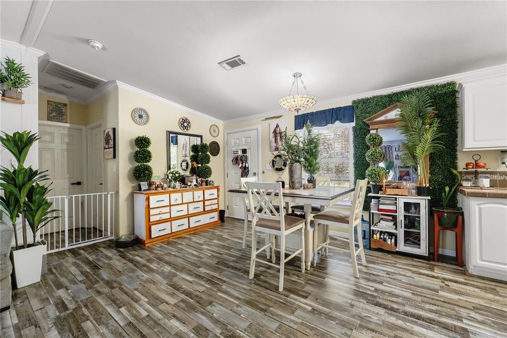 Active With Contract: $295,000 (3 beds, 2 baths, 1128 Square Feet)