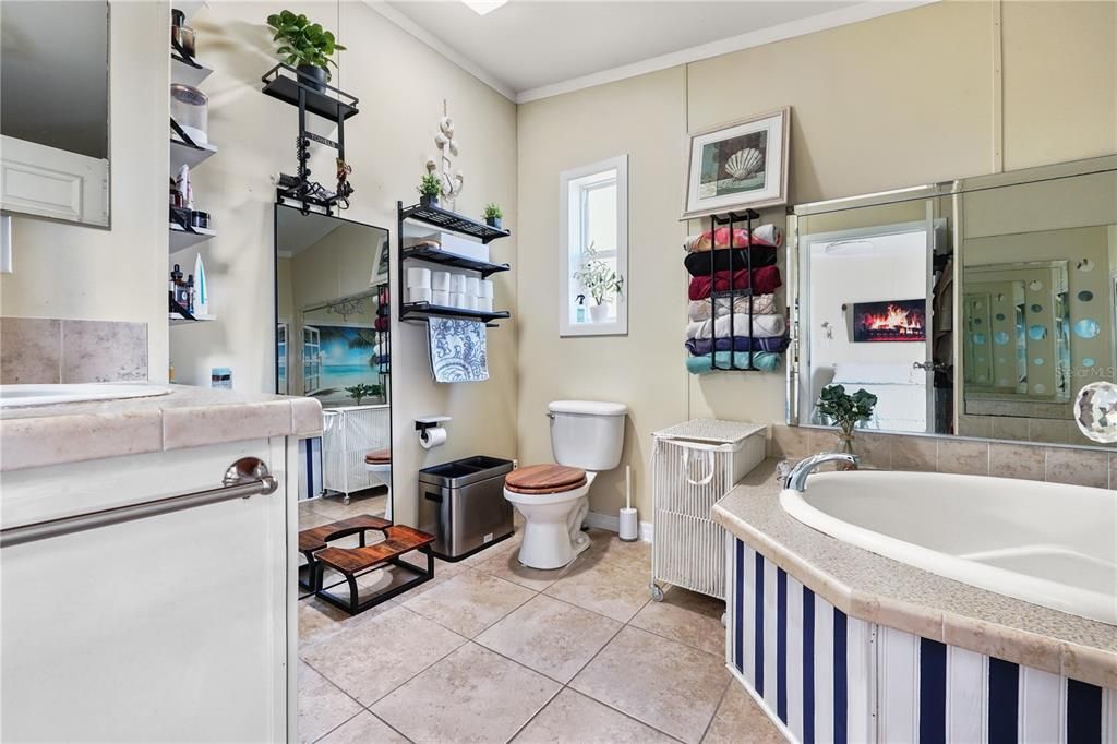 Active With Contract: $295,000 (3 beds, 2 baths, 1128 Square Feet)