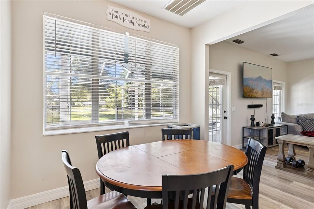 En Venta: $680,000 (4 camas, 2 baños, 2350 Pies cuadrados)