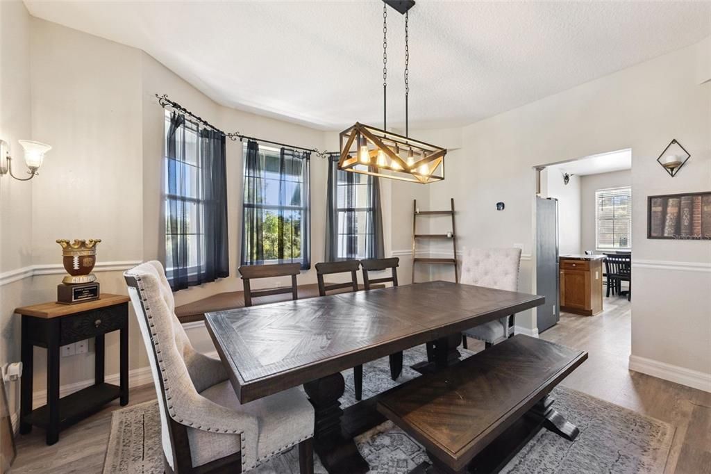 En Venta: $680,000 (4 camas, 2 baños, 2350 Pies cuadrados)