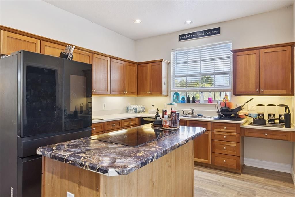 En Venta: $680,000 (4 camas, 2 baños, 2350 Pies cuadrados)