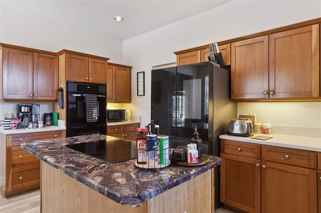 En Venta: $680,000 (4 camas, 2 baños, 2350 Pies cuadrados)