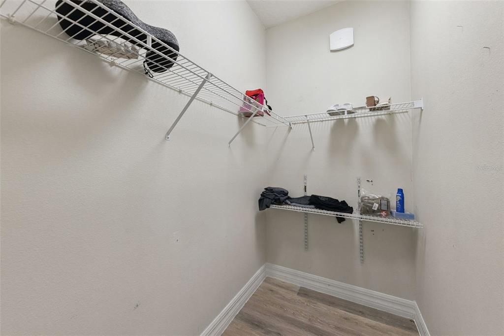 En Venta: $680,000 (4 camas, 2 baños, 2350 Pies cuadrados)