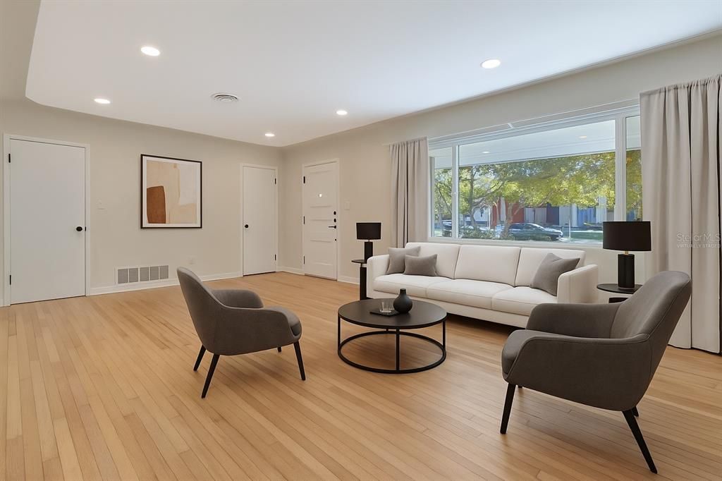 Под контрактом: $675,000 (3 спален, 2 ванн, 1732 Квадратных фут)