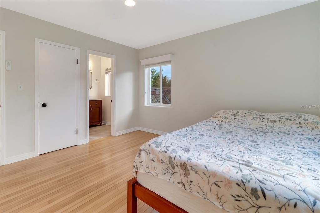 Под контрактом: $675,000 (3 спален, 2 ванн, 1732 Квадратных фут)