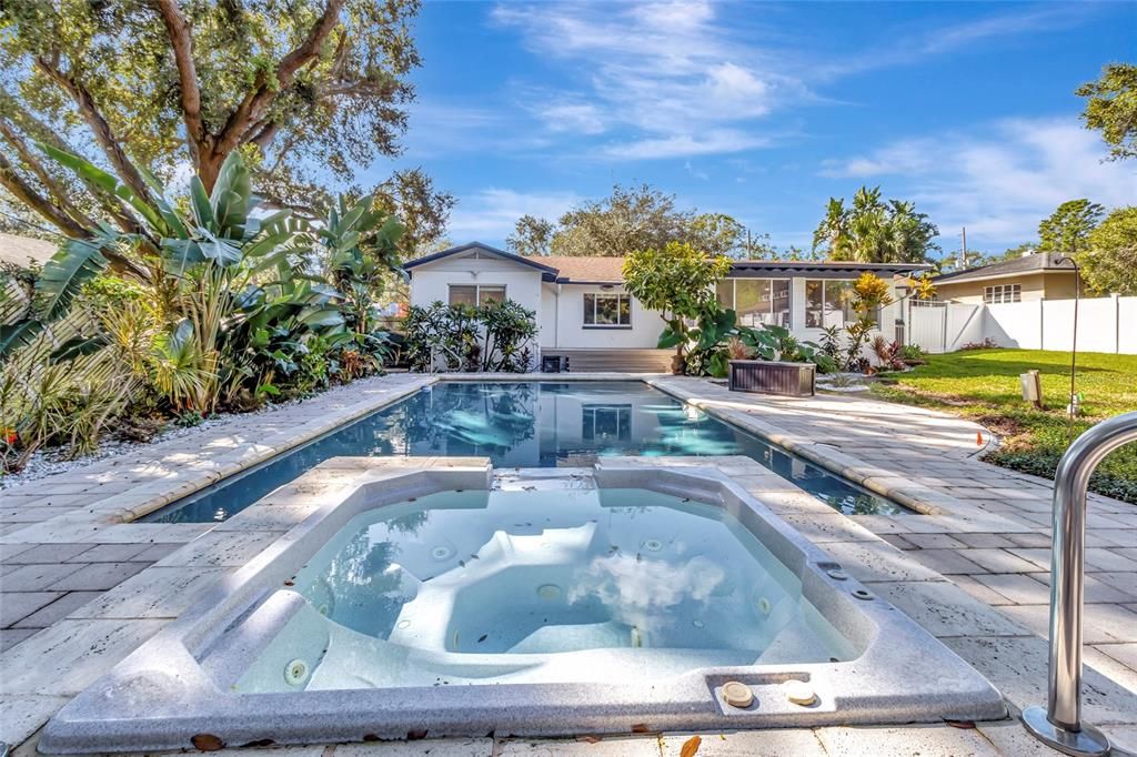 Под контрактом: $675,000 (3 спален, 2 ванн, 1732 Квадратных фут)