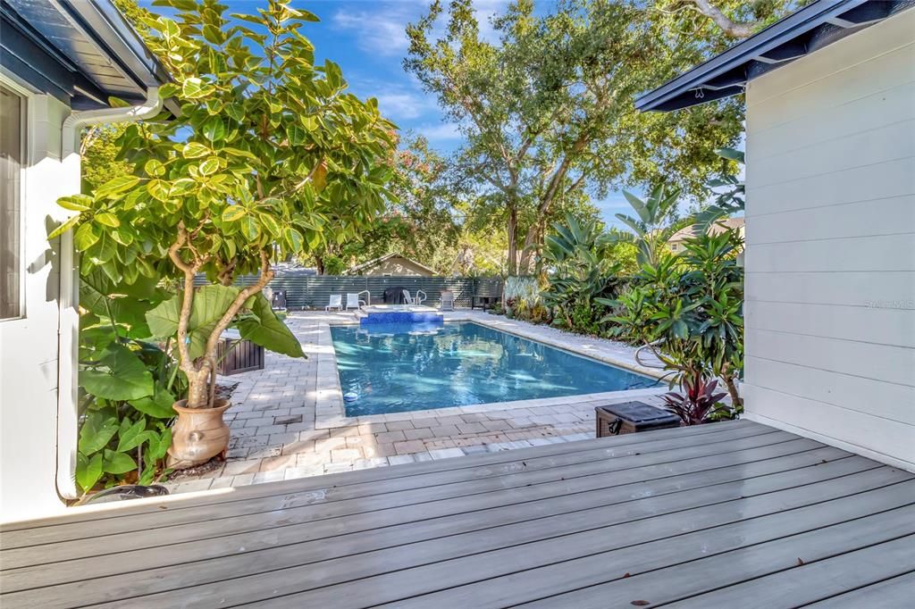 Под контрактом: $675,000 (3 спален, 2 ванн, 1732 Квадратных фут)