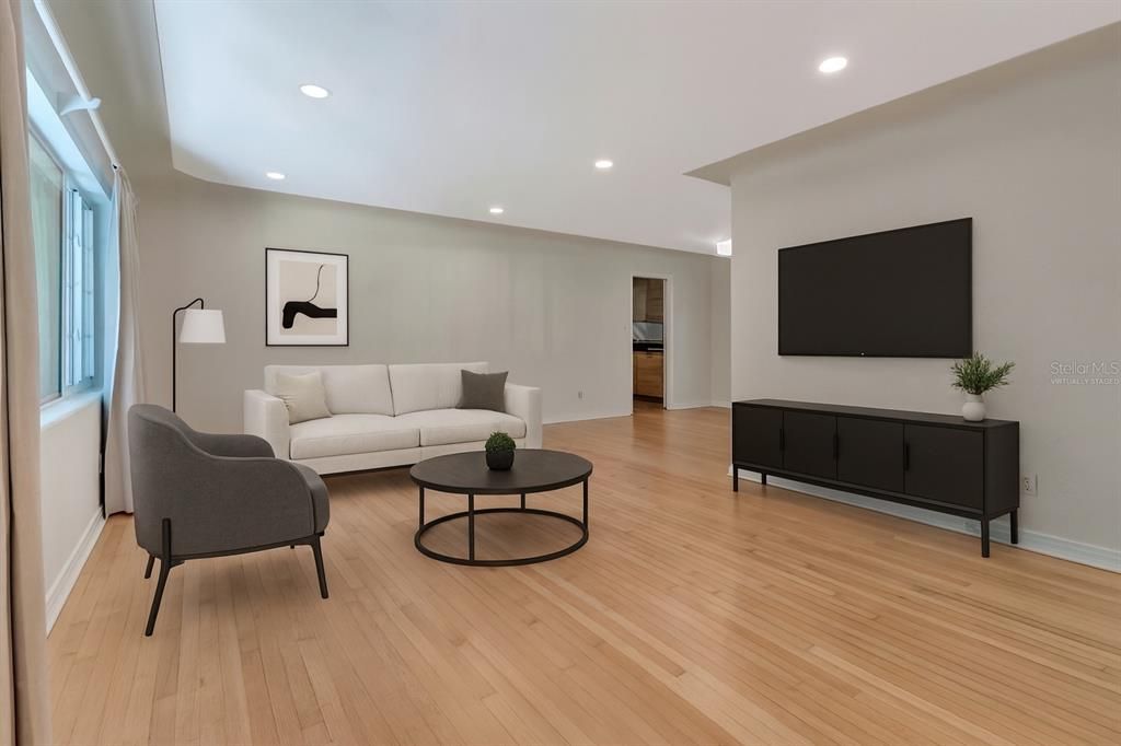 Под контрактом: $675,000 (3 спален, 2 ванн, 1732 Квадратных фут)