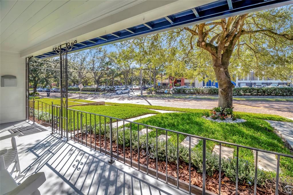 Под контрактом: $675,000 (3 спален, 2 ванн, 1732 Квадратных фут)