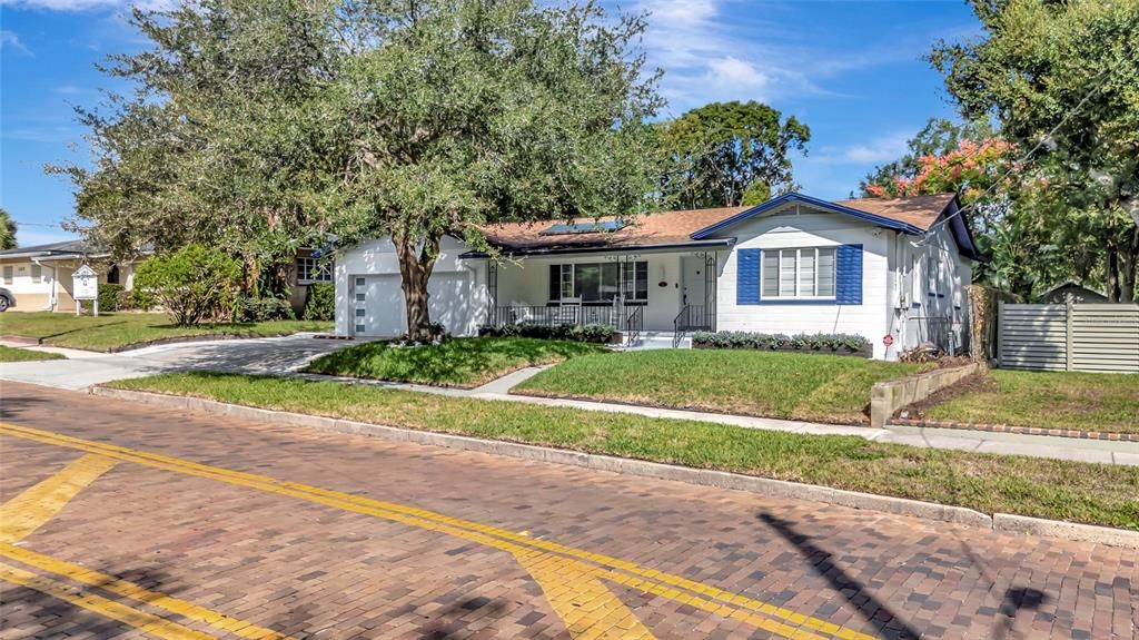 Под контрактом: $675,000 (3 спален, 2 ванн, 1732 Квадратных фут)