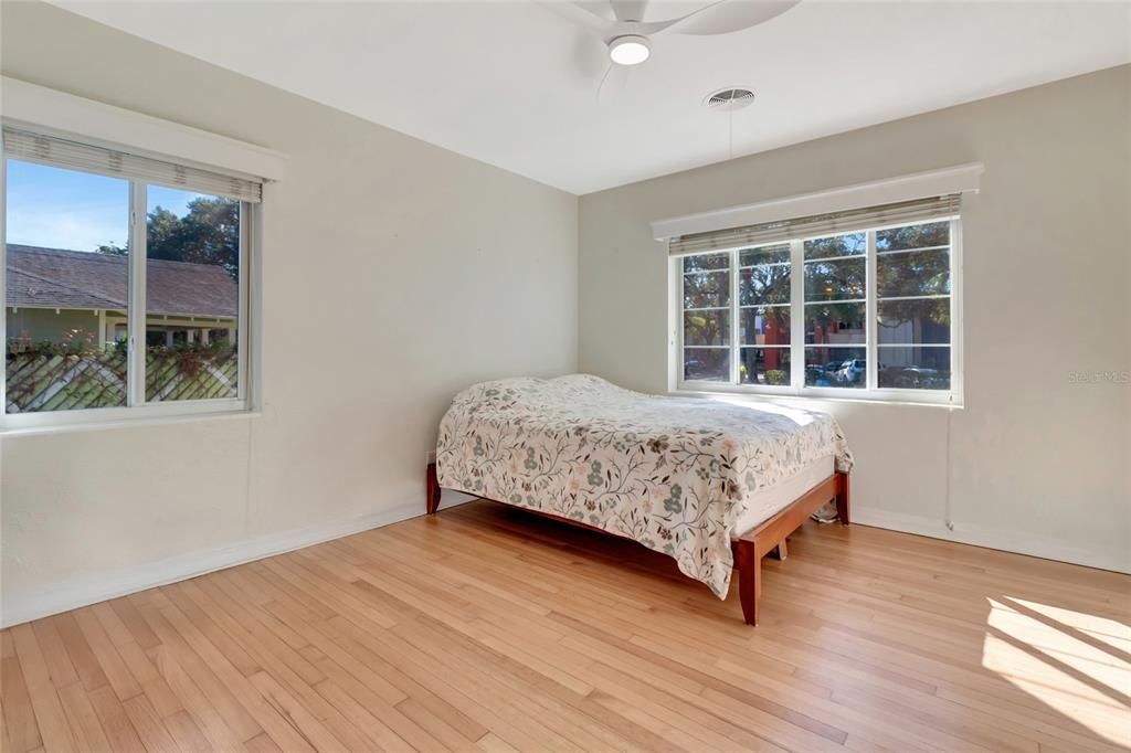 Под контрактом: $675,000 (3 спален, 2 ванн, 1732 Квадратных фут)