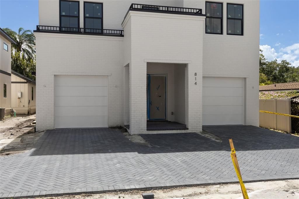 For Sale: $1,900,000 (5 beds, 4 baths, 4084 Square Feet)