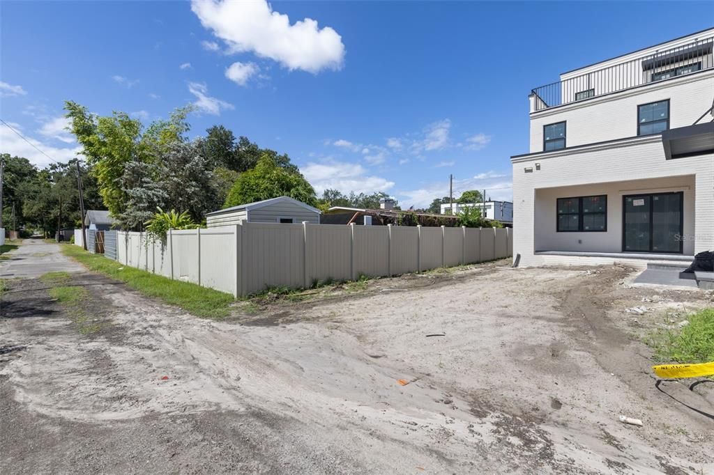 For Sale: $1,900,000 (5 beds, 4 baths, 4084 Square Feet)