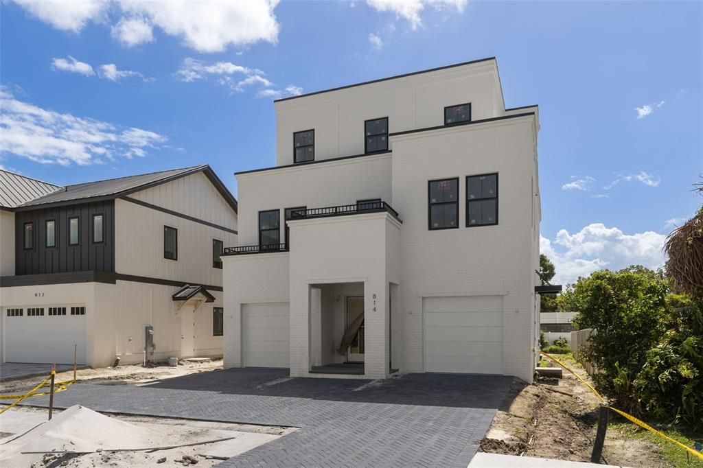 For Sale: $1,900,000 (5 beds, 4 baths, 4084 Square Feet)