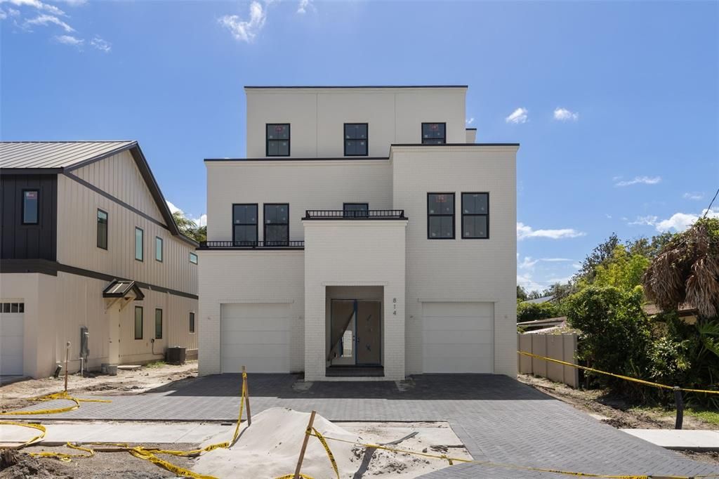 For Sale: $1,900,000 (5 beds, 4 baths, 4084 Square Feet)