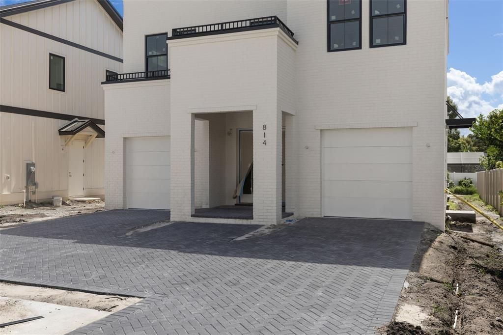 For Sale: $1,900,000 (5 beds, 4 baths, 4084 Square Feet)