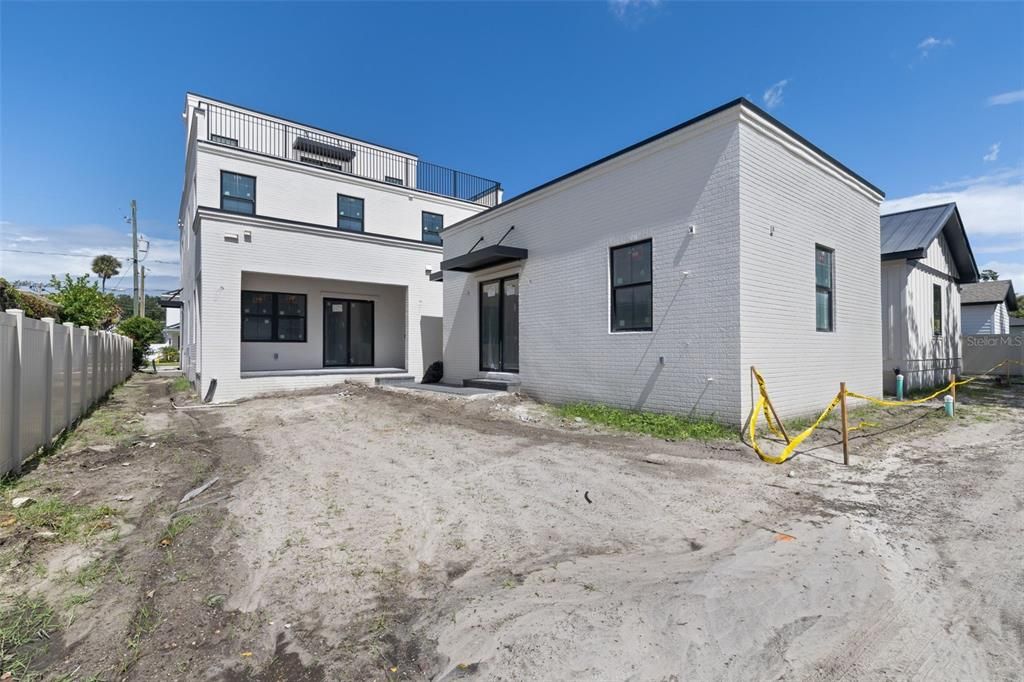 For Sale: $1,900,000 (5 beds, 4 baths, 4084 Square Feet)