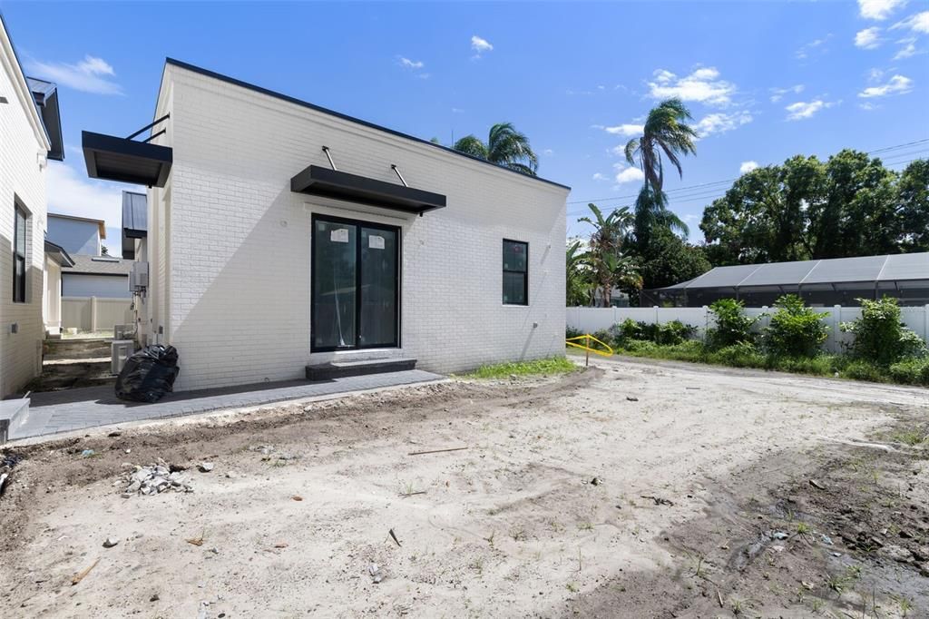 For Sale: $1,900,000 (5 beds, 4 baths, 4084 Square Feet)