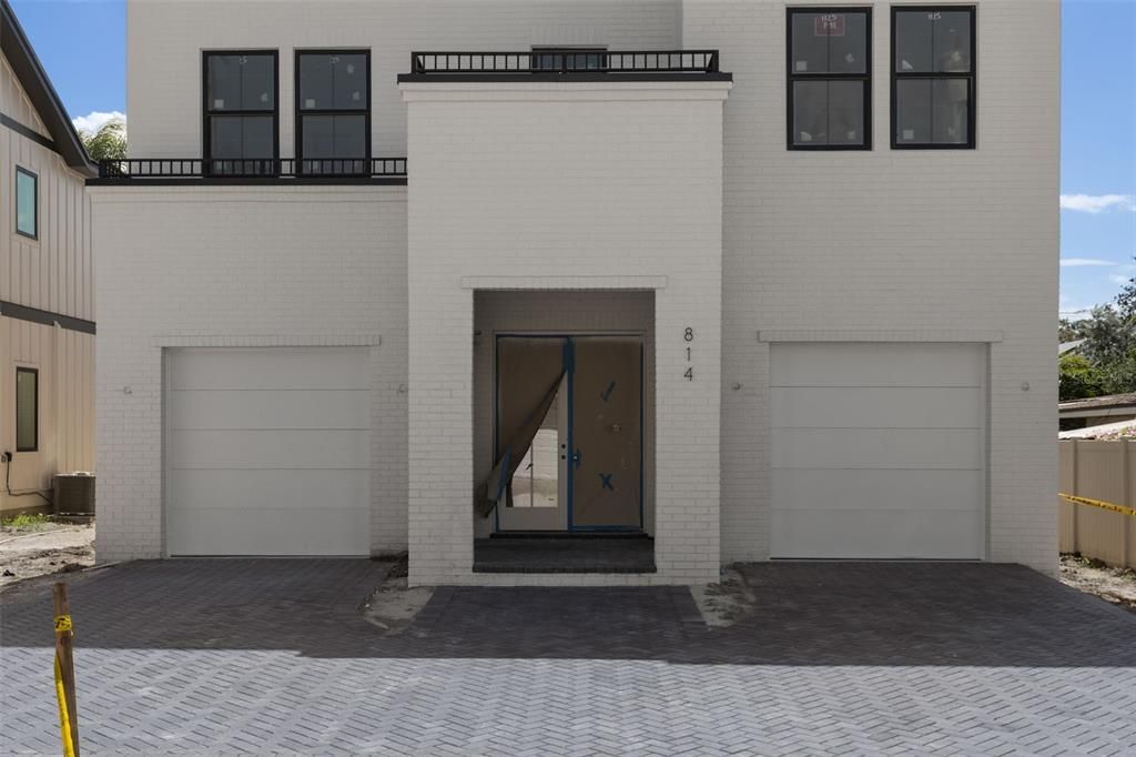 For Sale: $1,900,000 (5 beds, 4 baths, 4084 Square Feet)