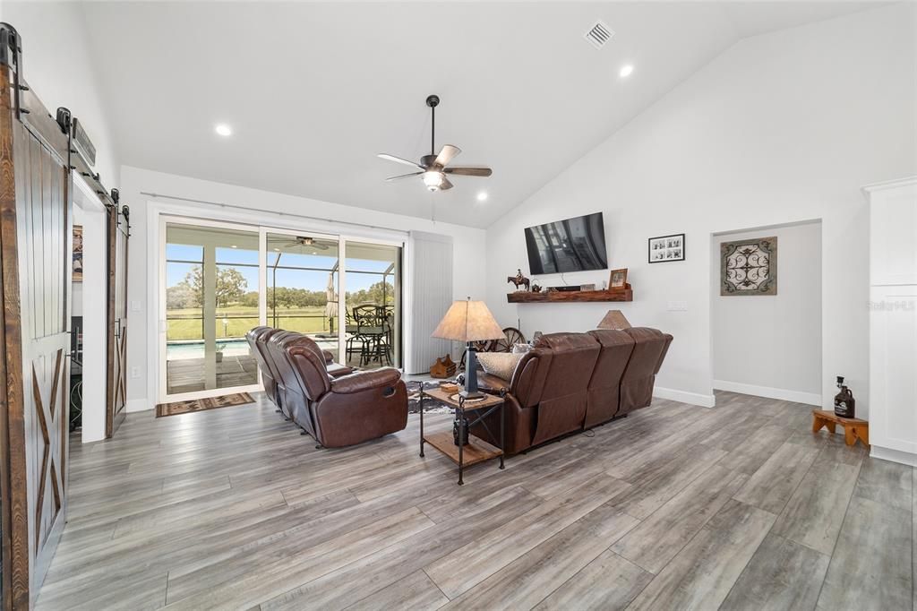 На продажу: $989,000 (3 спален, 2 ванн, 1614 Квадратных фут)