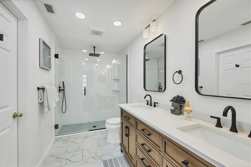 合同活跃: $690,000 (2 贝兹, 2 浴室, 1352 平方英尺)