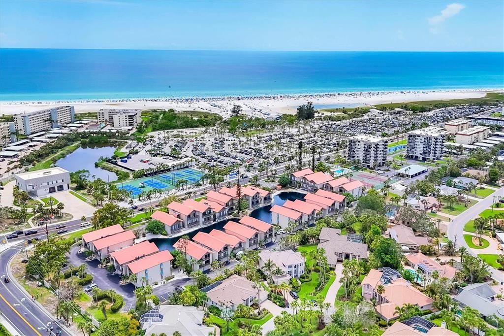 合同活跃: $690,000 (2 贝兹, 2 浴室, 1352 平方英尺)