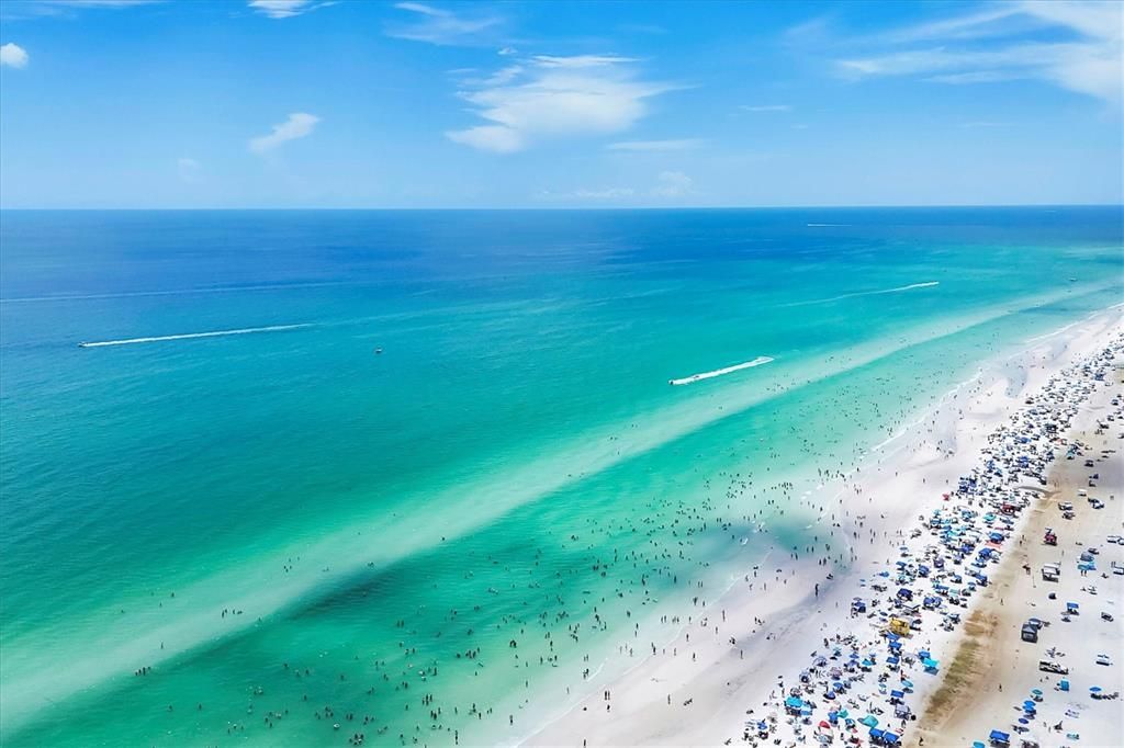 合同活跃: $690,000 (2 贝兹, 2 浴室, 1352 平方英尺)