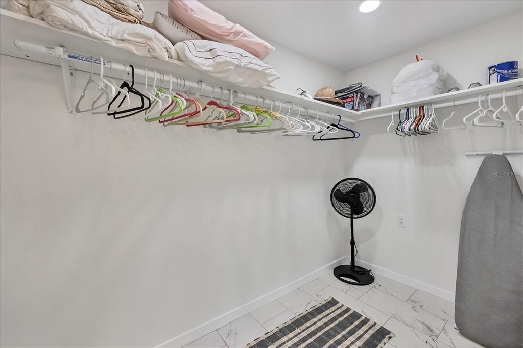 合同活跃: $690,000 (2 贝兹, 2 浴室, 1352 平方英尺)