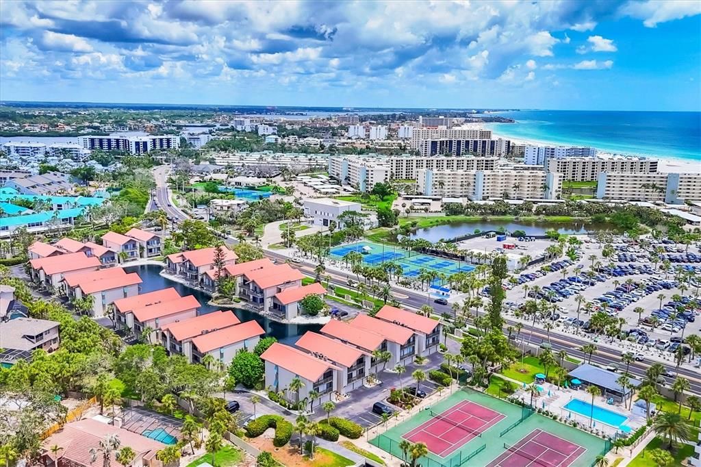 合同活跃: $690,000 (2 贝兹, 2 浴室, 1352 平方英尺)