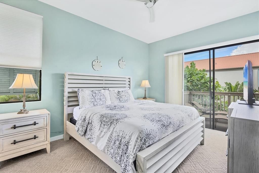 合同活跃: $690,000 (2 贝兹, 2 浴室, 1352 平方英尺)