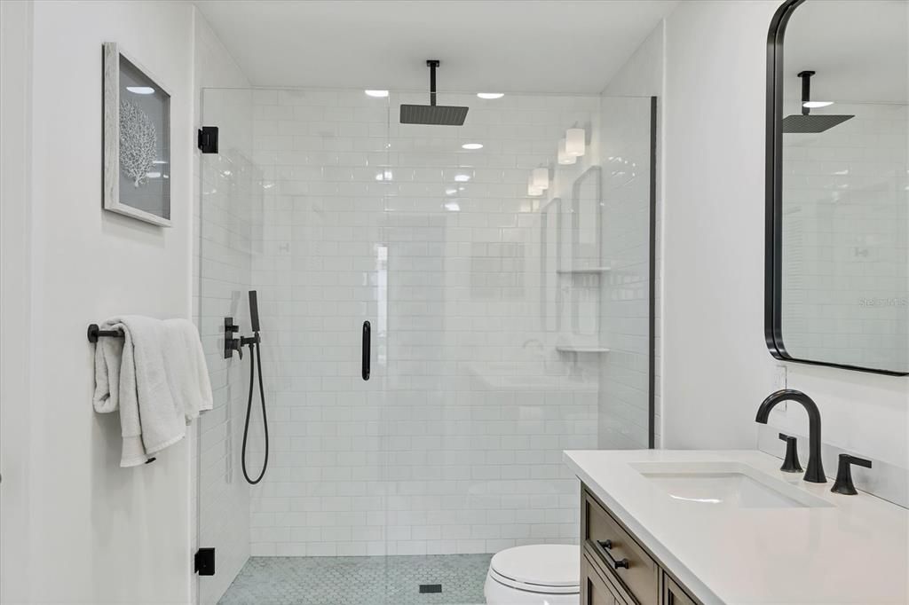 合同活跃: $690,000 (2 贝兹, 2 浴室, 1352 平方英尺)