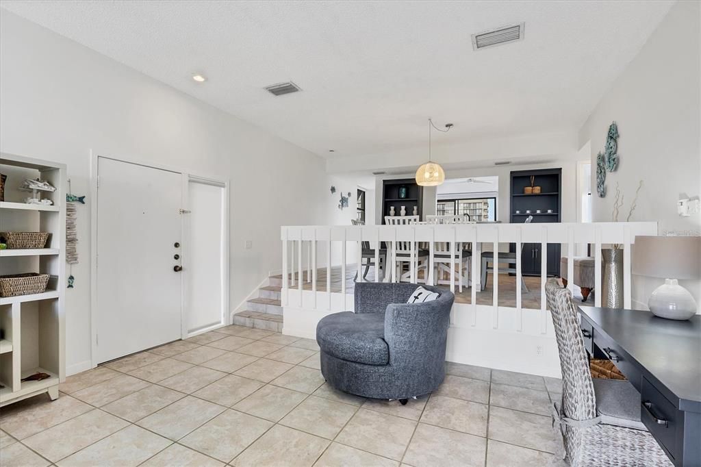 合同活跃: $690,000 (2 贝兹, 2 浴室, 1352 平方英尺)