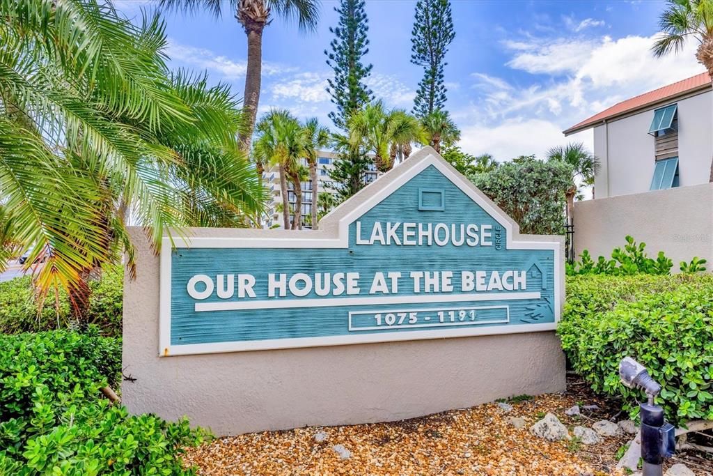 合同活跃: $690,000 (2 贝兹, 2 浴室, 1352 平方英尺)